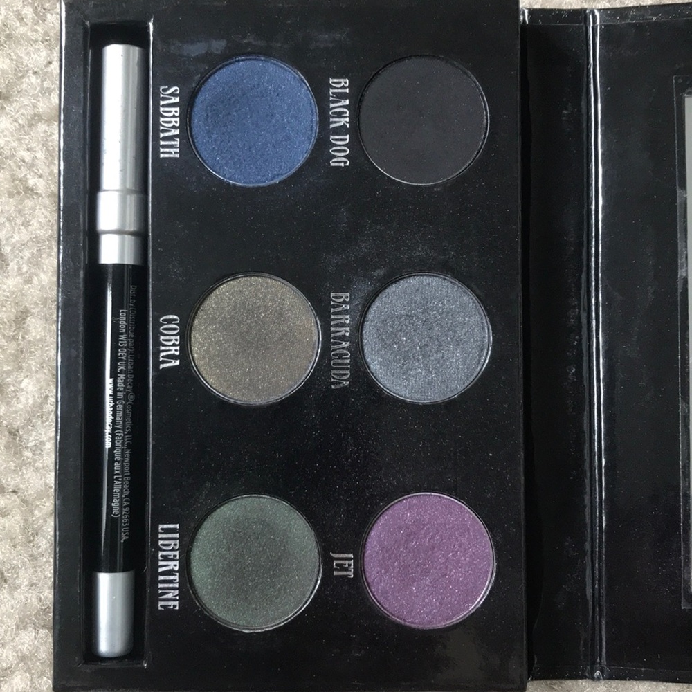UD Black Palette